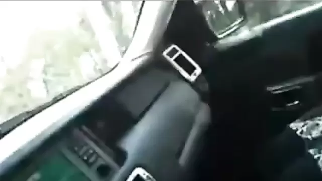Записал на камеру турчанку в машине